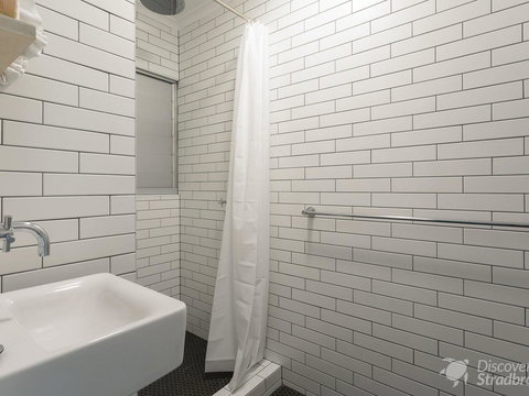 Curlew Shack - Accommodation QLD 5