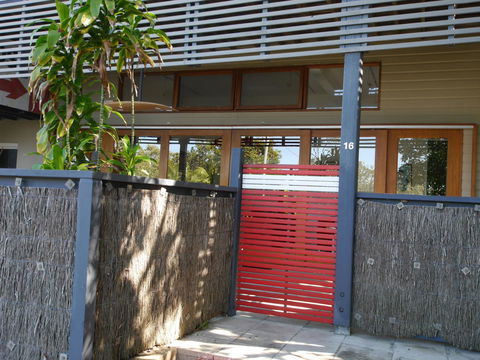 A AAA C-SHACK - Accommodation QLD 1