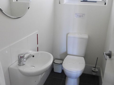 A AAA C-SHACK - Accommodation QLD 16