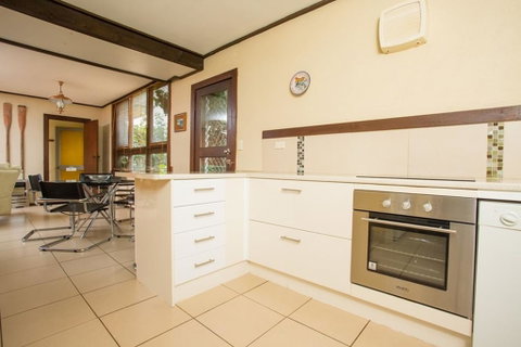 'Banksia 7' Marine Parade - Accommodation QLD 2