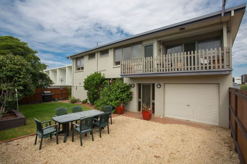 'Banksia 7' Marine Parade - Accommodation QLD 0