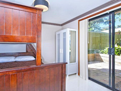 'Beach Break 2', 2/10 Lionel St - Downstairs Unit With Aircon - Accommodation QLD 1