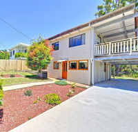'Beach Break 2' 2/10 Lionel St - downstairs unit with Aircon - Accommodation QLD