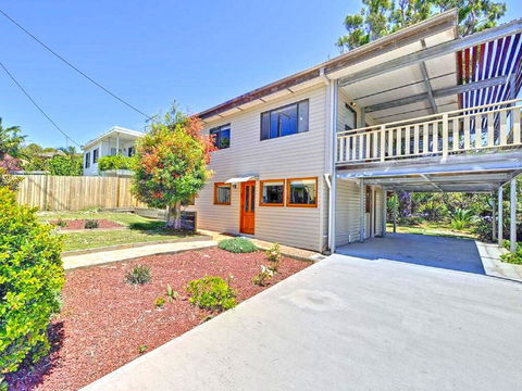 'Beach Break 2', 2/10 Lionel St - Downstairs Unit With Aircon - Accommodation QLD 0