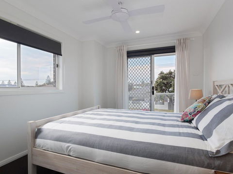 'Birubi Breezes', 2/7 Fitzroy St - Large Duplex With Air Conditioning, WIFI & Only 5 Minute Walk To The Beach - Accommodation QLD 3