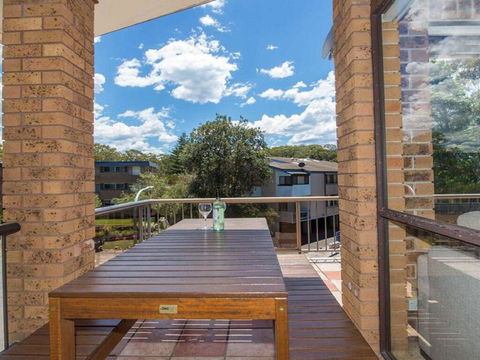 'COLUMBIA VIEWS', 2/9 COLUMBIA CLOSE - AIRCON, WIFI, NETFLIX, VIEWS & BOAT PARKING - Accommodation QLD 2