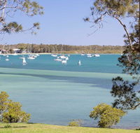 'Corlette Waterfront' 2/44 Danalene Parade - Waterfront Luxury WIFI Aircon Boat Parking - Accommodation QLD