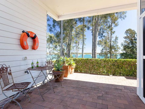 'Corlette Waterfront', 2/44 Danalene Parade - Waterfront Luxury, WIFI, Aircon, Boat Parking - Accommodation QLD 3