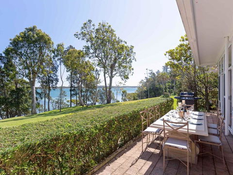 'Corlette Waterfront', 2/44 Danalene Parade - Waterfront Luxury, WIFI, Aircon, Boat Parking - Accommodation QLD 2