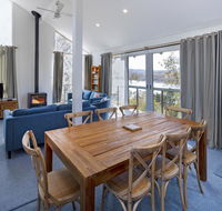 'Matilda' - Spacious  centrally located with great lake views - Accommodation QLD