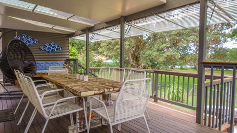 'RIVERSIDE RETREAT' 544 Ocean Drive, North Haven - Accommodation QLD 0