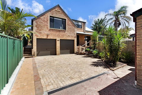 'Salt Wood' Cabin Style Retreat - Accommodation QLD 0