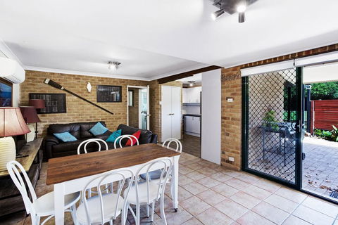 'Salt Wood' Cabin Style Retreat - Accommodation QLD 1