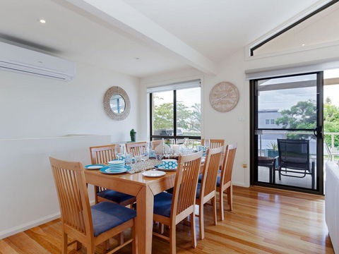 'Sandy Point Haven', 21a Sandy Point Rd - Stylish Haven With WIFI, Air Conditioning & Water Views - Accommodation QLD 3