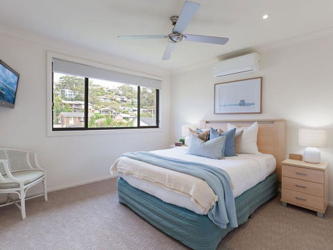 'Sandy Point Haven', 21a Sandy Point Rd - Stylish Haven With WIFI, Air Conditioning & Water Views - Accommodation QLD 0