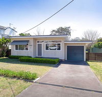 'Shoalz' 28 Rigney Street - Renovated Pet Friendly Cottage  Boat Parking - Accommodation QLD
