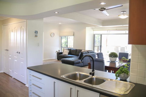 'Top Tier' Dog Friendly Holiday Home - Accommodation QLD 2