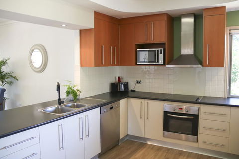 'Top Tier' Dog Friendly Holiday Home - Accommodation QLD 1