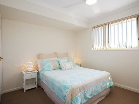 'Walk On Birubi', 1/40 Ocean Ave - Pet Friendly, WIFI, Boat Parking & Water Views - Accommodation QLD 3