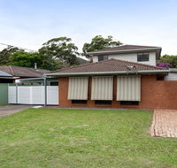 'Willows At The Bay' 111 Horace St - Large House with Aircon WIFI and Boat Parking. - Accommodation QLD