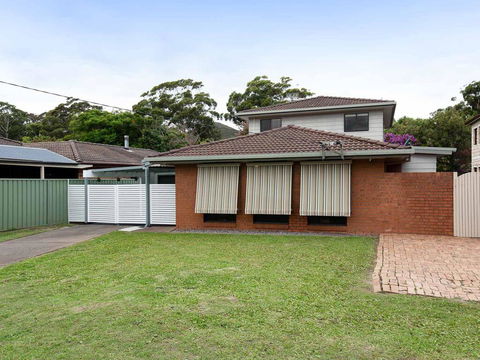 'Willows At The Bay' 111 Horace St - Large House With Aircon, WIFI And Boat Parking. - Accommodation QLD 0