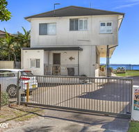 'Yacaaba' Beautiful Waterfront Location - Accommodation QLD