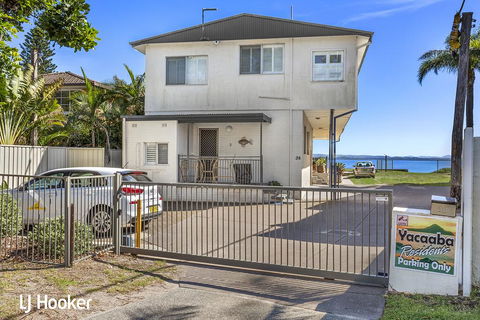'Yacaaba' Beautiful Waterfront Location - Accommodation QLD 0