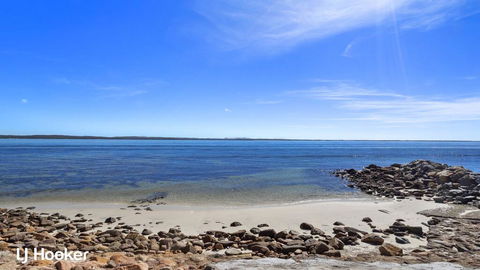 'Yacaaba' Beautiful Waterfront Location - Accommodation QLD 2