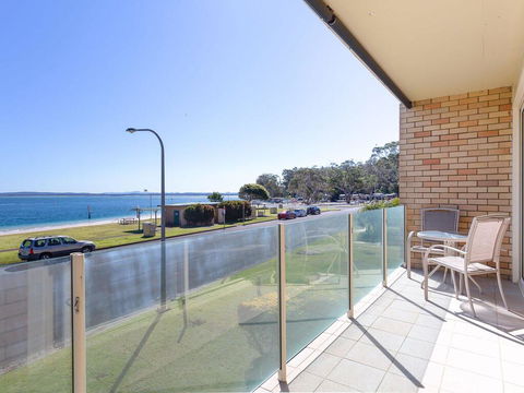 1 'Little Hut', 20 Kurrawa Close - Spectacular Water Views, NBN & Air Conditioned - Accommodation QLD 0
