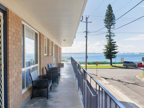 1 'Shoal Towers', 11 Shoal Bay Road - Fantastic Unit Across The Road From Beach - Accommodation QLD 3