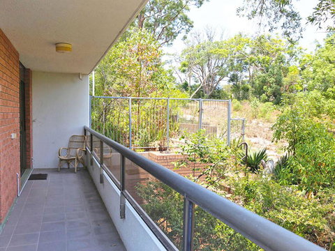 1 'The Commodore' 9-11 Donald St - Ground Floor Unit, Close To Shops, Cafe's And Marina - Accommodation QLD 2