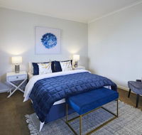 1 Bdrm Top Floor Apt With Sunroom - Accommodation QLD