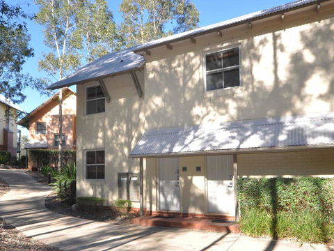 1 Bedroom Executive Villa Located Within Cypress Lakes - Accommodation QLD 3