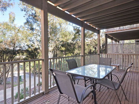 1 Bedroom Executive Villa Located Within Cypress Lakes - Accommodation QLD 0