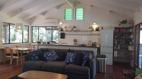 1 Bedroom Home Surrounded By Nature - Accommodation QLD 2