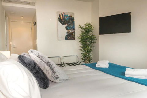 1 Bedroom Studio Apartment Near Eagle Street - Accommodation QLD 0