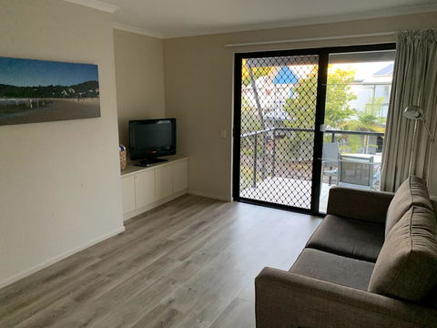 1 Bedroom Unit In 4 Star Tropical Resort In Noosaville - Accommodation QLD 3