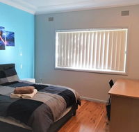 1 Double Quaint Private room near public bus transport - SHAREHOUSE - Accommodation QLD