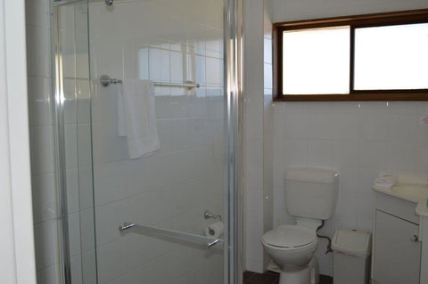 1 Lakeview Plaza - Accommodation QLD 2