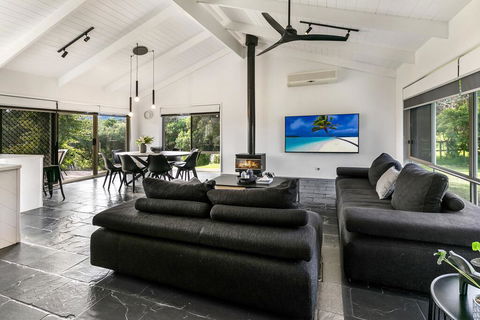 1 Oak - Rye Back Beach Accommodation - Accommodation QLD 0