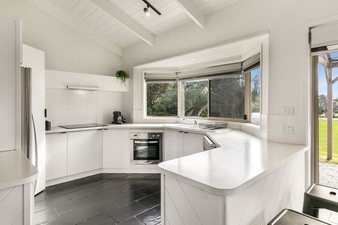 1 Oak - Rye Back Beach Accommodation - Accommodation QLD 3