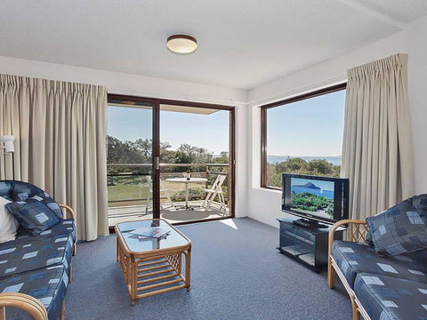 10 'Intrepid' 3 Intrepid Close - Water Views Over Shoal Bay Beach - Accommodation QLD 3