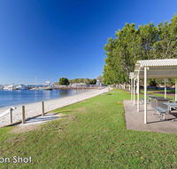 10 'Magnus Gardens' 7 Magnus Street - air conditioned  walk to town centre - Accommodation QLD