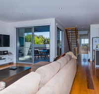 10 Sands Bvd - Accommodation QLD
