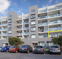 104 'The Shoal' 6-8 Bullecourt Street - linen included  under 200m to beach - Accommodation QLD