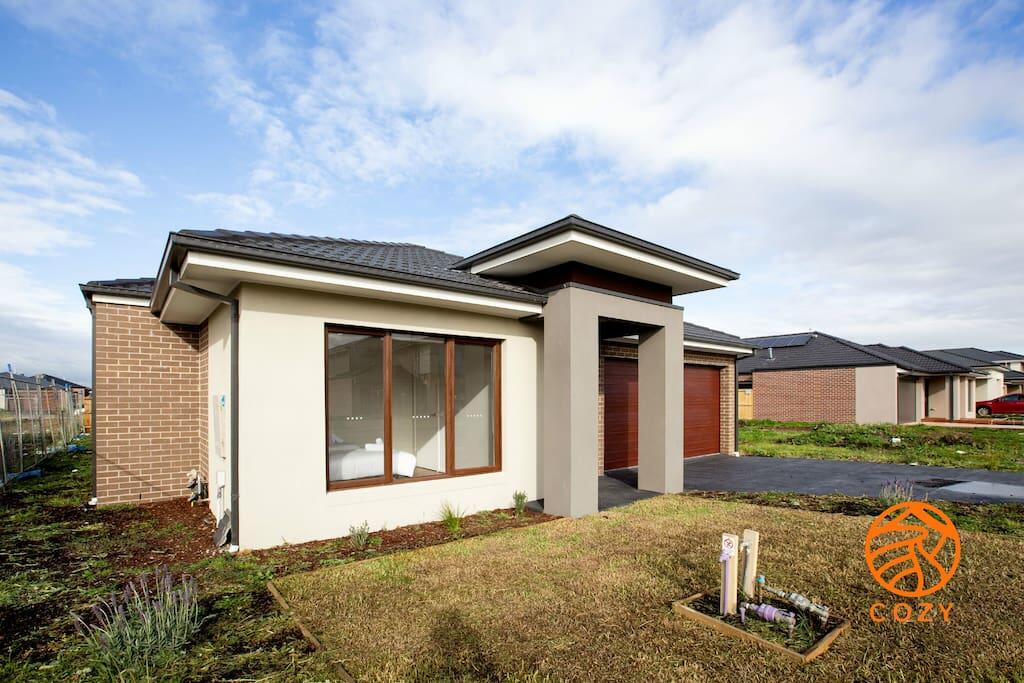 Cranbourne West VIC Accommodation QLD