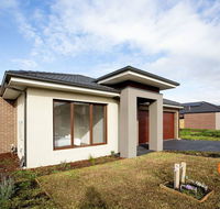 109 Cozy Cranbourne Family House 5Bed2Bath2Parking - Accommodation QLD