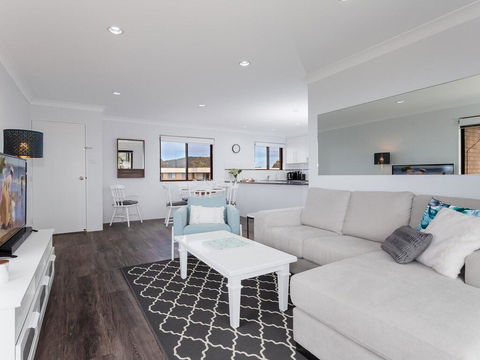 11 'Intrepid' , 3 Intrepid Close - Absolute Beachfront Bliss - Accommodation QLD 2