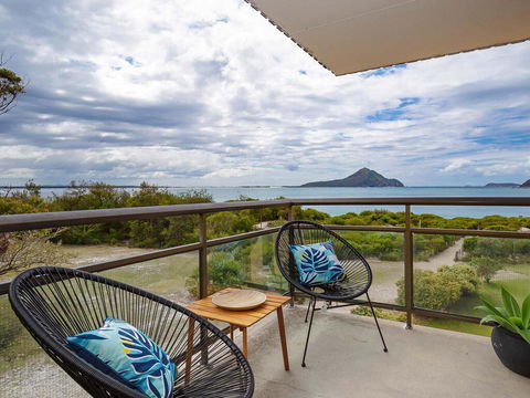 11 'Intrepid' , 3 Intrepid Close - Absolute Beachfront Bliss - Accommodation QLD 0