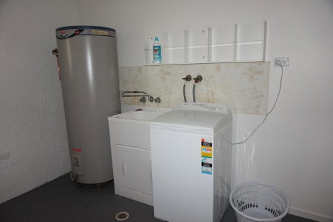 11 Bomburra Court - Rainbow Beach, Comfortable Beach House, Plenty Of Boat Parking - Accommodation QLD 2